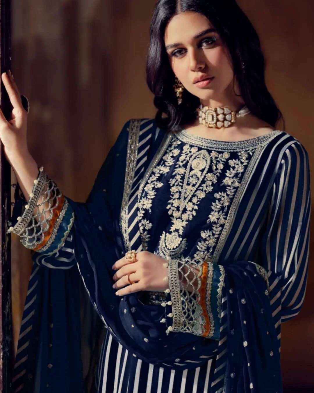 VASAL LUXURY CHIFFON 25 OPEN PIC BY CHARIZMA